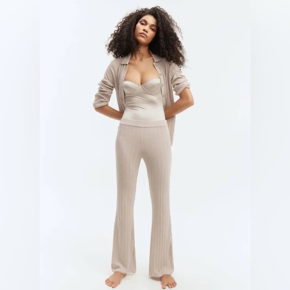EUC H&M Ribbed Knit Flare Pants